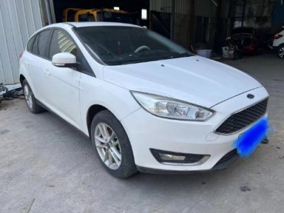 16年福特福克斯中型车