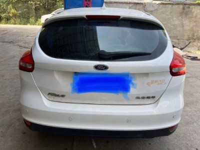 16年福特福克斯中型车