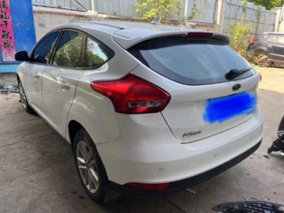 16年福特福克斯中型车