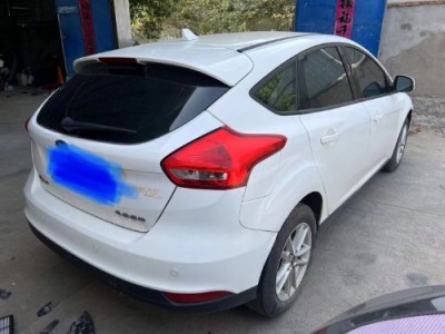 16年福特福克斯中型车