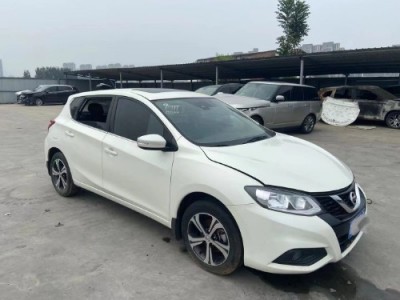 20年日产骐达小型车