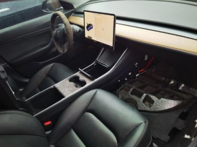 20年特斯拉Model 3小型车