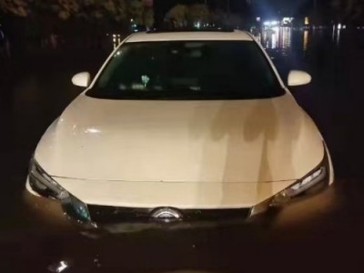21年日产轩逸小型车