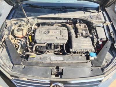 18年大众迈腾小型车