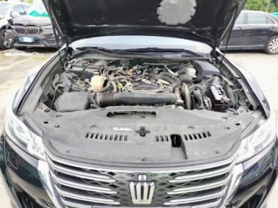 17年丰田皇冠小型车