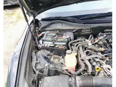 17年丰田皇冠小型车
