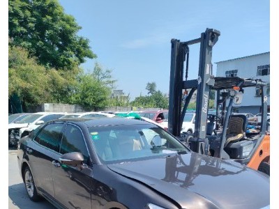 16年丰田皇冠小型车