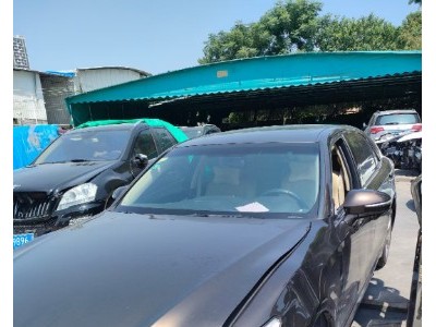 16年丰田皇冠小型车