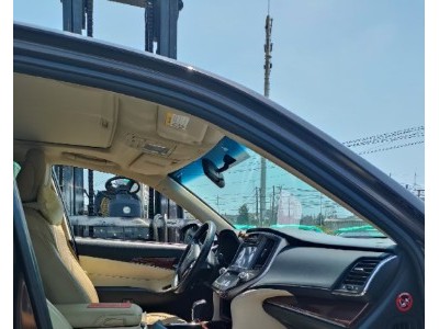 16年丰田皇冠小型车