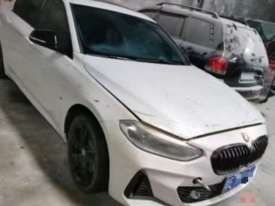 22年宝马宝马1系小型车