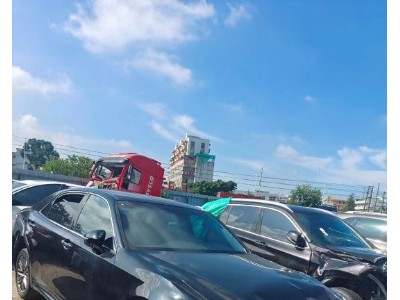 17年丰田皇冠小型车
