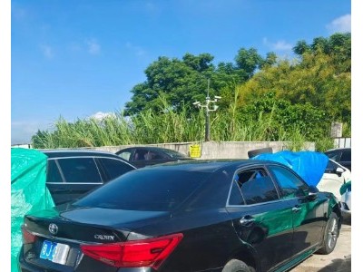 17年丰田皇冠小型车