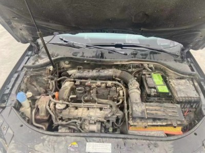 13年大众迈腾小型车