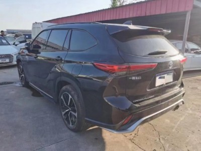 22年丰田皇冠中型车