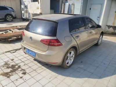 16年大众高尔夫小型车