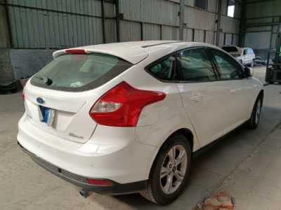 13年福特福克斯中型车