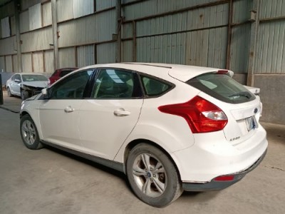 13年福特福克斯中型车