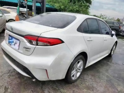 20年丰田雷凌小型车