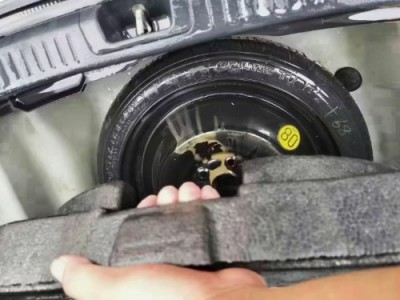 20年丰田雷凌小型车