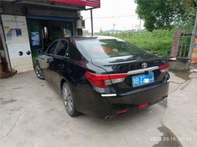14年丰田锐志小型车