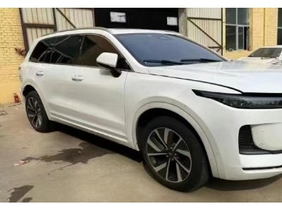 21年理想智造one中型车
