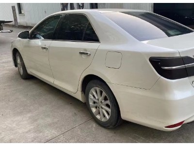 15年丰田凯美瑞小型车