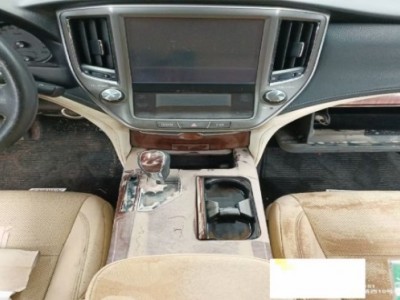 15年丰田皇冠中型车