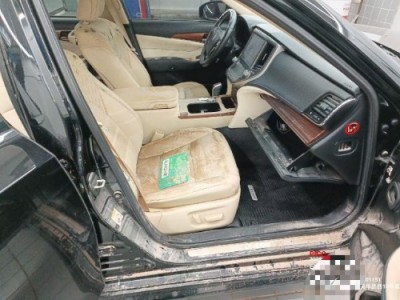 15年丰田皇冠中型车