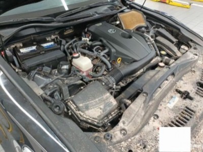 15年丰田皇冠中型车