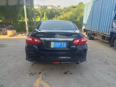 17年日产天籁小型车