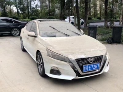21年日产天籁小型车