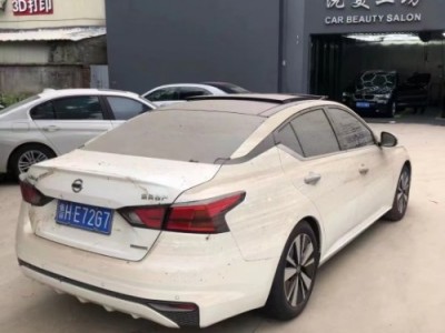 21年日产天籁小型车