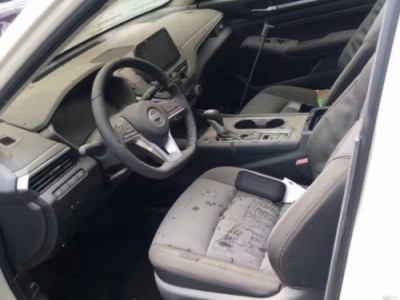 21年日产天籁小型车