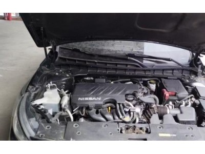 21年日产天籁中型车