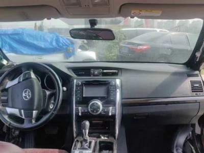 14年丰田锐志中型车