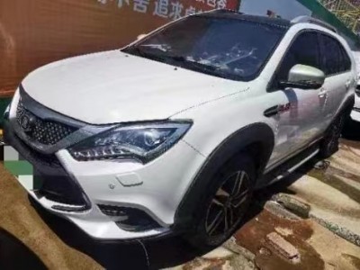15年比亚迪唐中型车