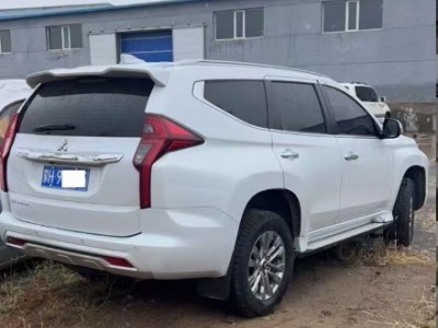 20年三菱帕杰罗SUV