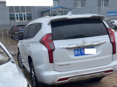 20年三菱帕杰罗SUV