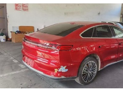 21年比亚迪汉小型车