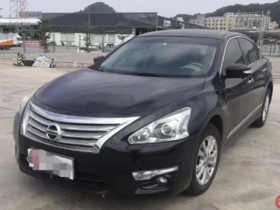 14年日产天籁小型车