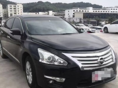 14年日产天籁小型车