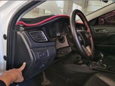 16年现代名图小型车