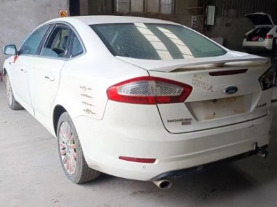 15年福特蒙迪欧中型车