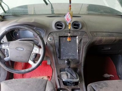 15年福特蒙迪欧中型车