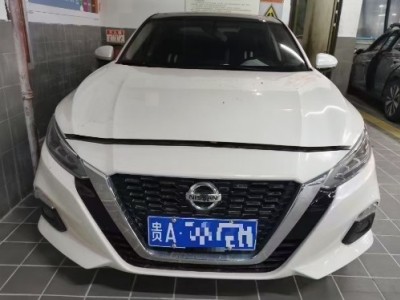 20年日产天籁小型车