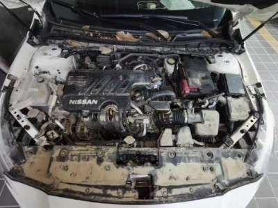 20年日产天籁小型车