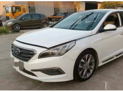 16年现代索纳塔中型车