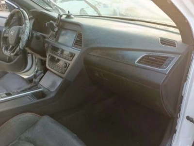 16年现代索纳塔中型车
