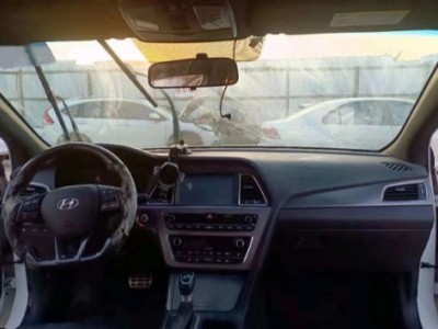 16年现代索纳塔中型车