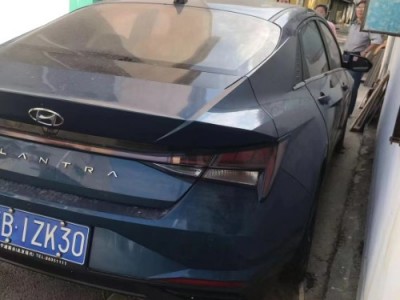 21年现代伊兰特中型车
